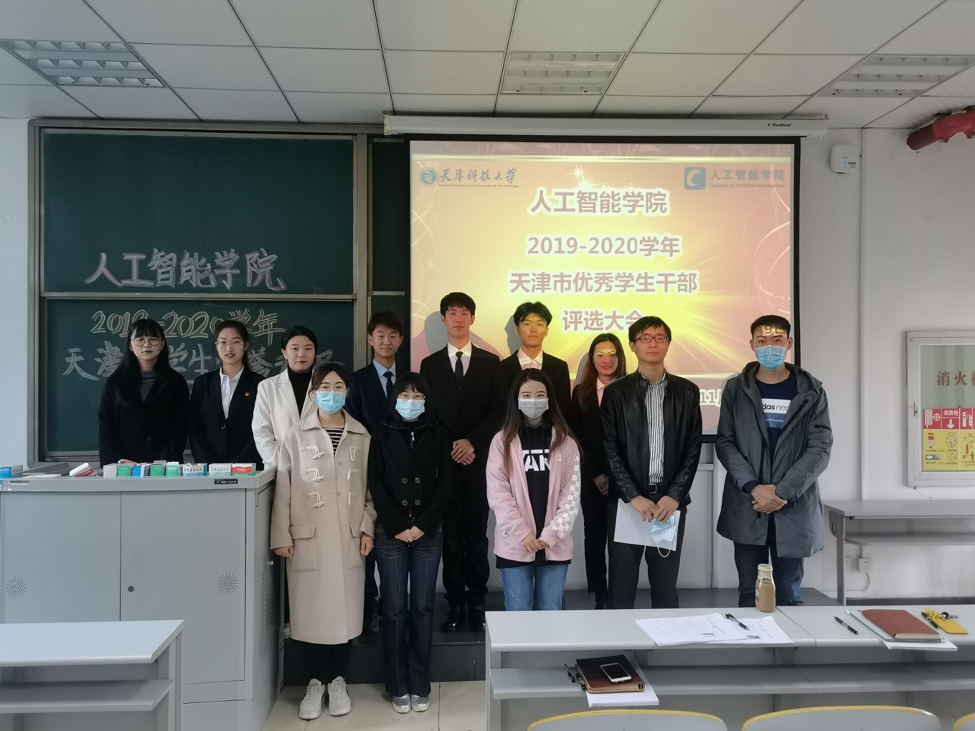 1ab0323e4fe14899a7ddedf661db6a68.jpg