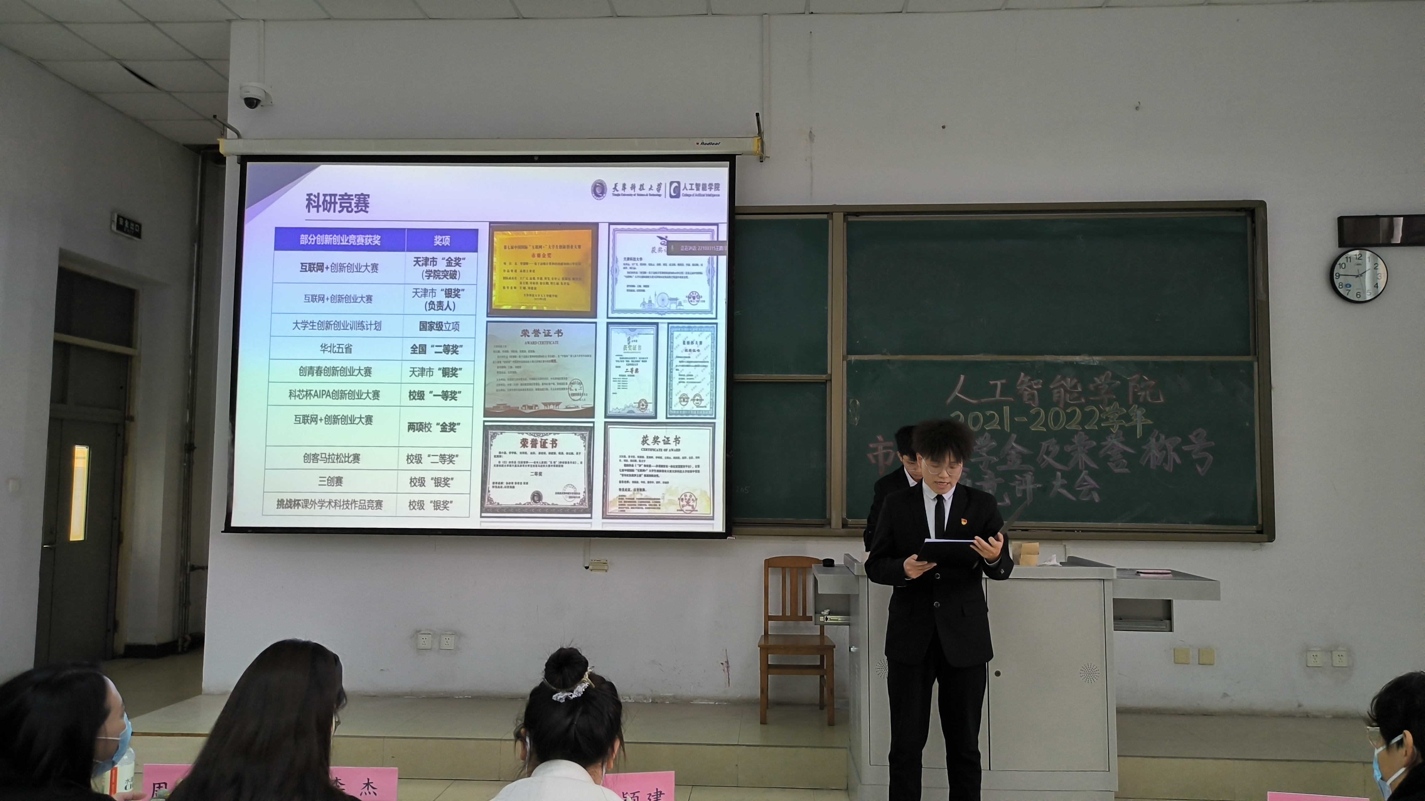 dbad30460b804f5ebbe4f99ef1d7a8e6.jpg