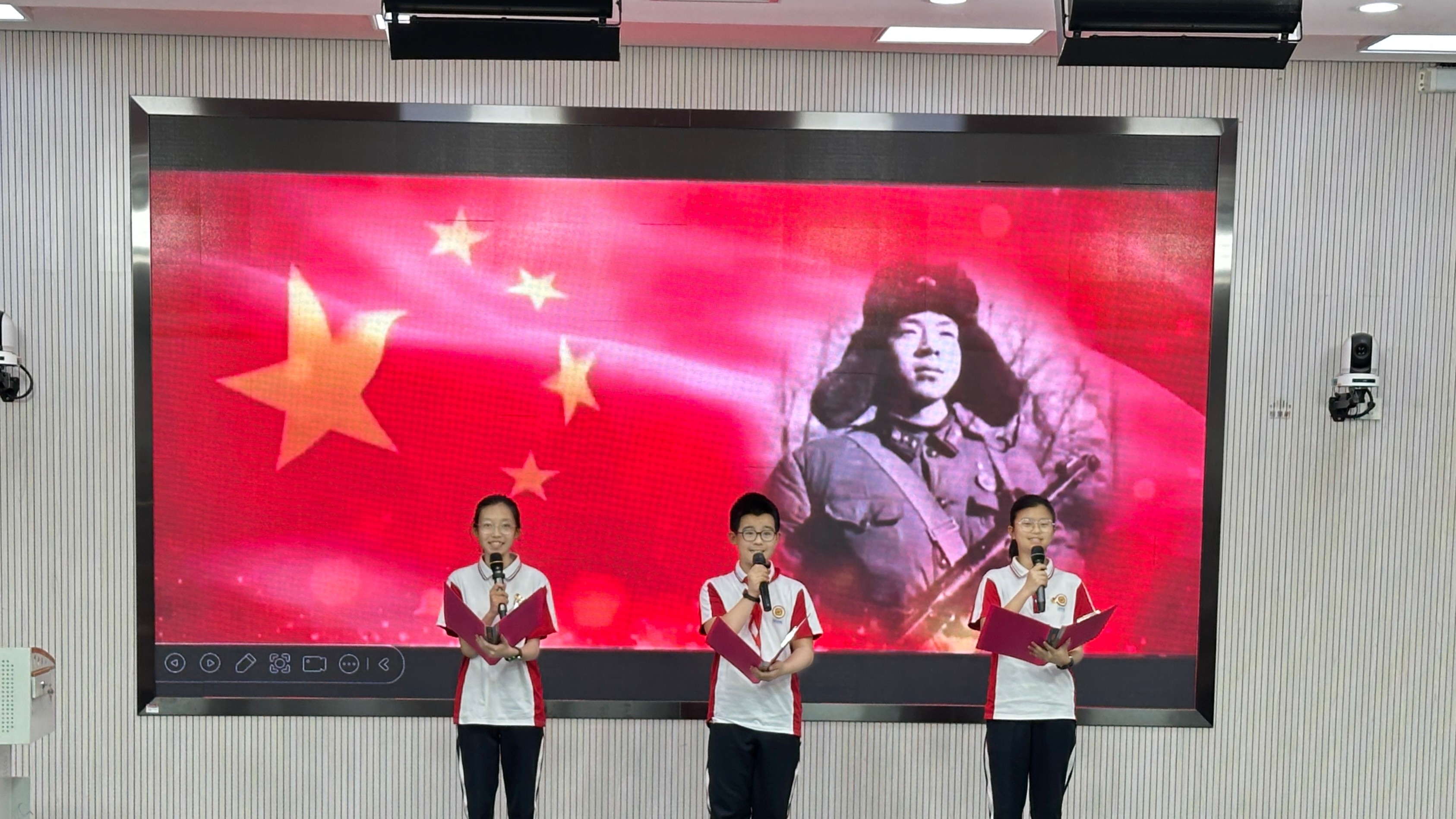 94125409e10f4cd6a2ffa3096d79cba4.jpg 94125409e10f4cd6a2ffa3096d79cba4.jpg